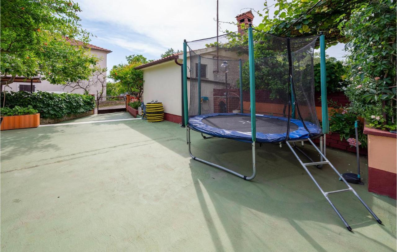 1 Bedroom Amazing Apartment In Peruski Exterior photo