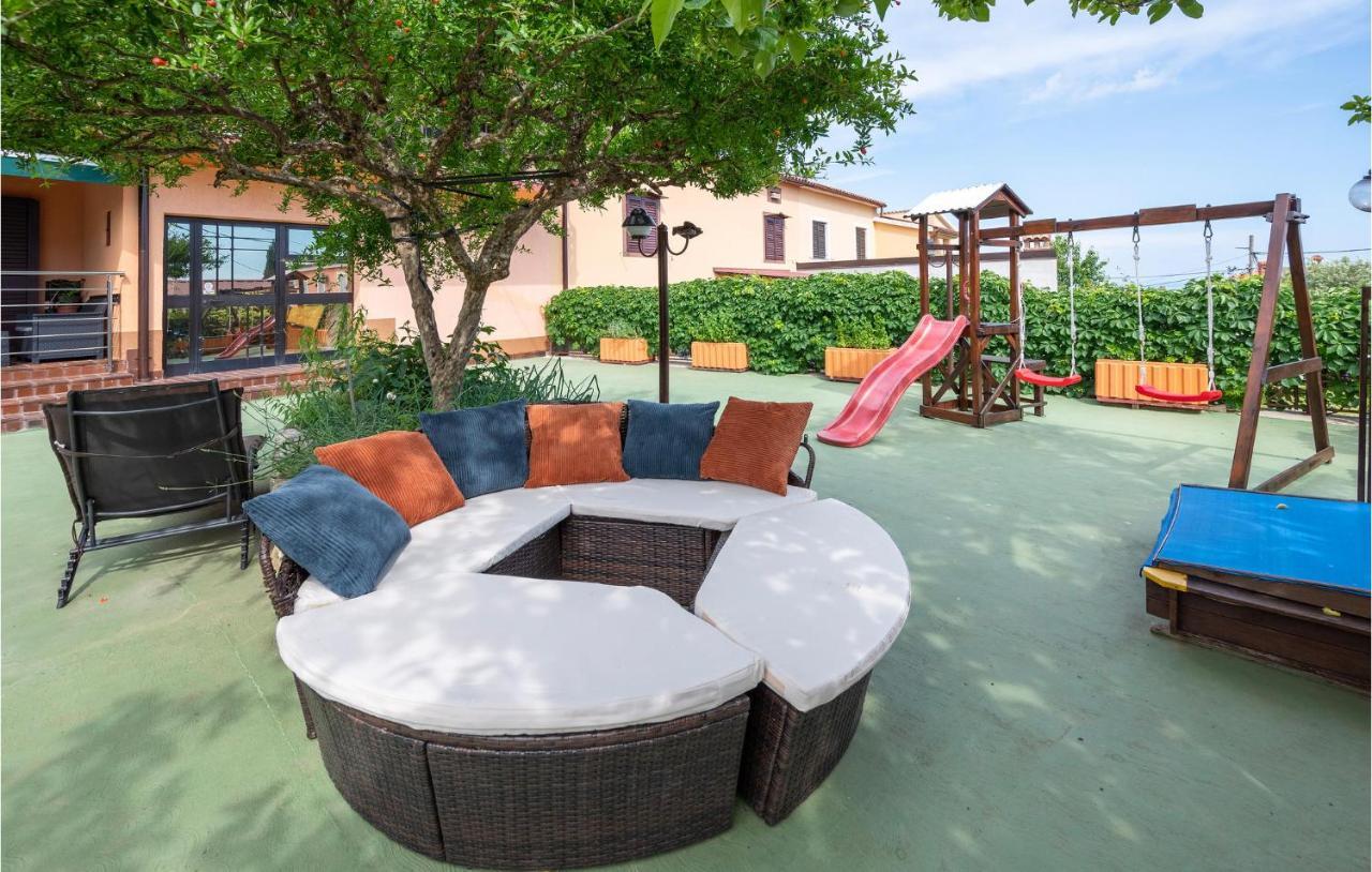 1 Bedroom Amazing Apartment In Peruski Exterior photo