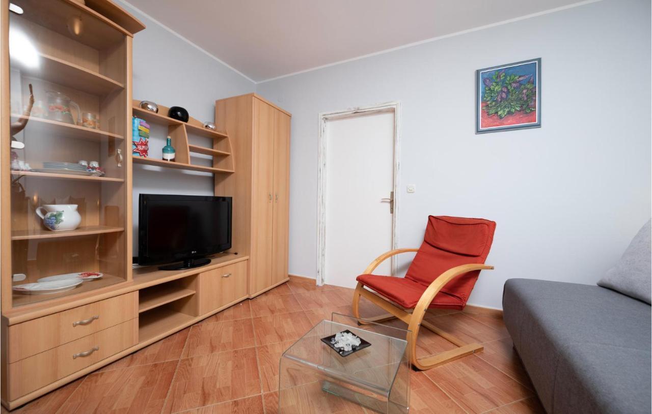 1 Bedroom Amazing Apartment In Peruski Exterior photo